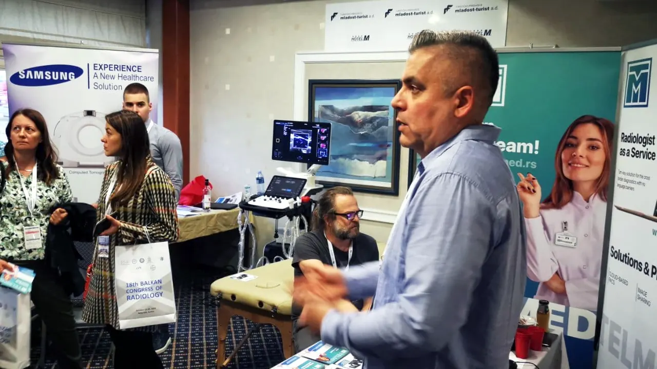 Telmed team talking to congress visitors next to the Telmed stand